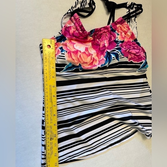 Jantzen tankini swim suit top with scoop neck & H back straps. Sz 6. M18 - Picture 9 of 10